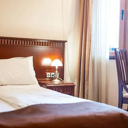 Host2u Slope-side By The Gondola